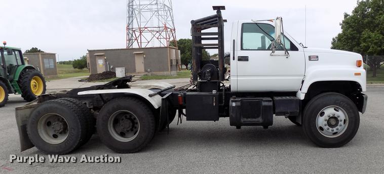 image for item FQ9007 2002 GMC C8500 semi truck