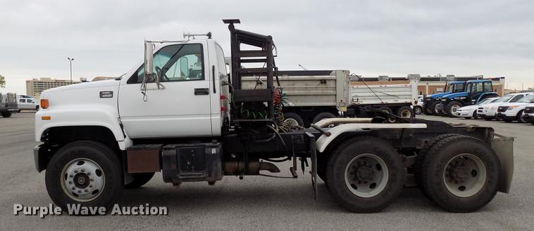 image for item FQ9007 2002 GMC C8500 semi truck