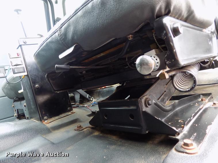 image for item FQ9007 2002 GMC C8500 semi truck