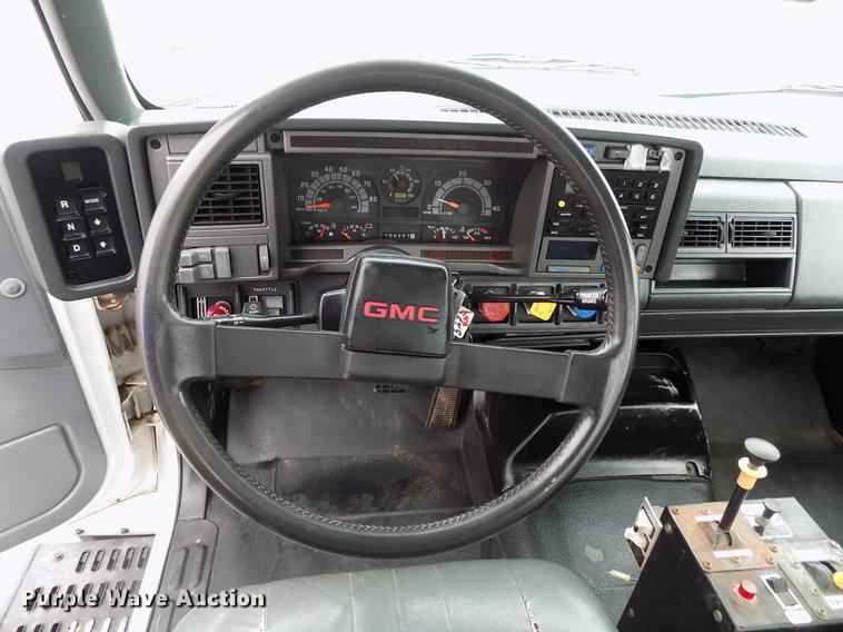 image for item FQ9007 2002 GMC C8500 semi truck