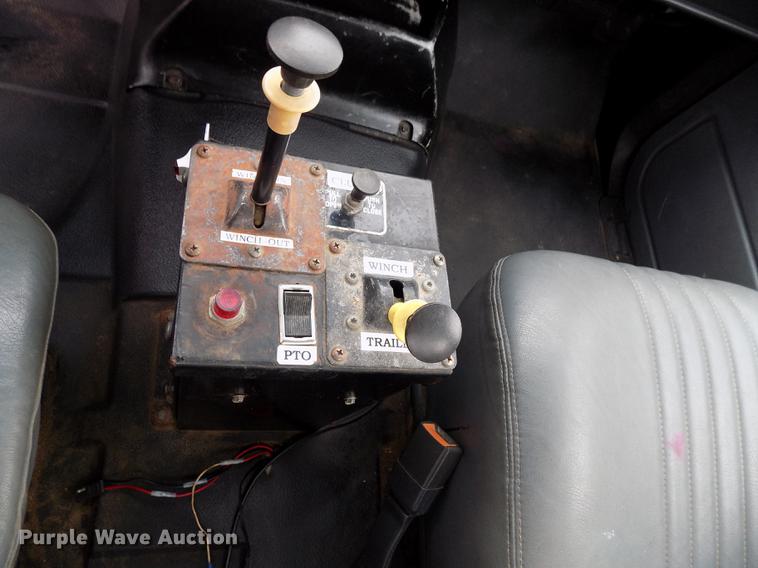 image for item FQ9007 2002 GMC C8500 semi truck