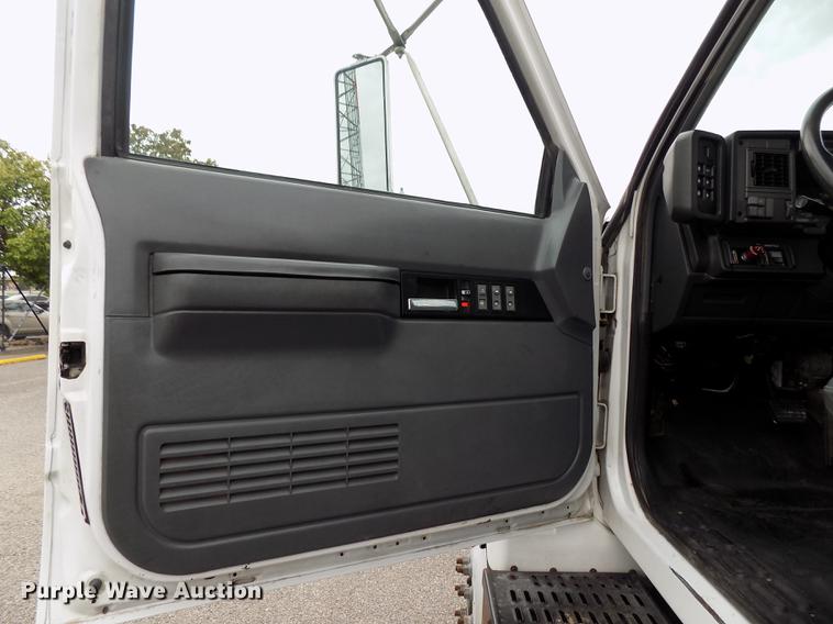 image for item FQ9007 2002 GMC C8500 semi truck