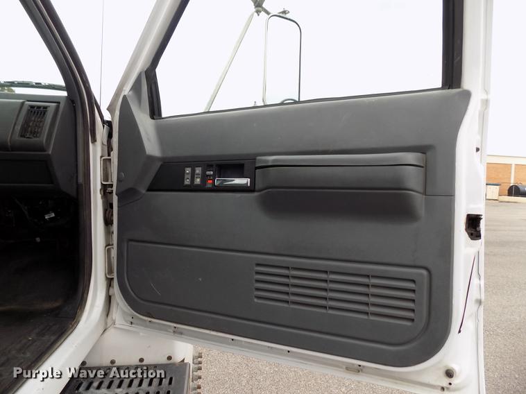 image for item FQ9007 2002 GMC C8500 semi truck