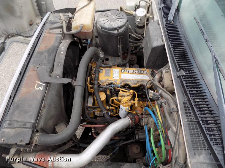 image for item FQ9007 2002 GMC C8500 semi truck