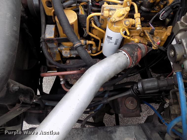 image for item FQ9007 2002 GMC C8500 semi truck