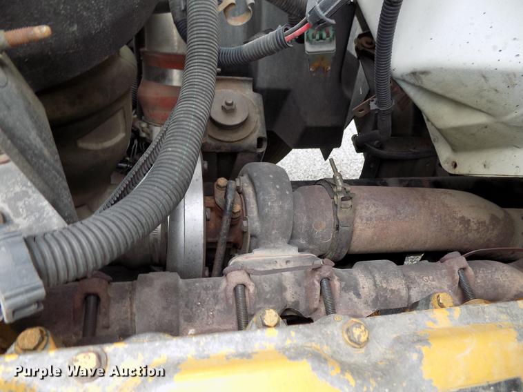 image for item FQ9007 2002 GMC C8500 semi truck