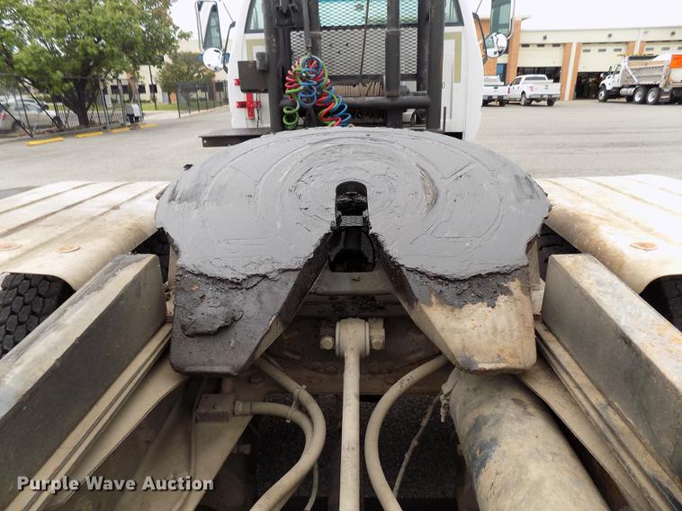 image for item FQ9007 2002 GMC C8500 semi truck