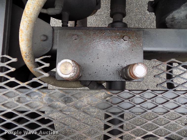 image for item FQ9007 2002 GMC C8500 semi truck