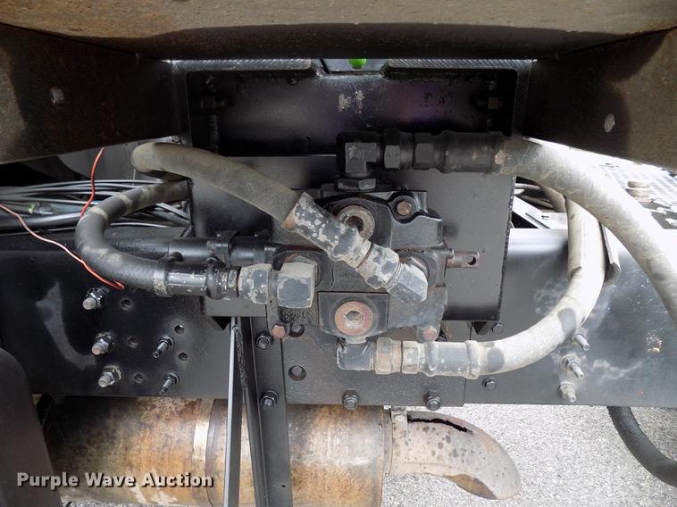 image for item FQ9007 2002 GMC C8500 semi truck