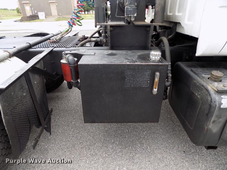 image for item FQ9007 2002 GMC C8500 semi truck