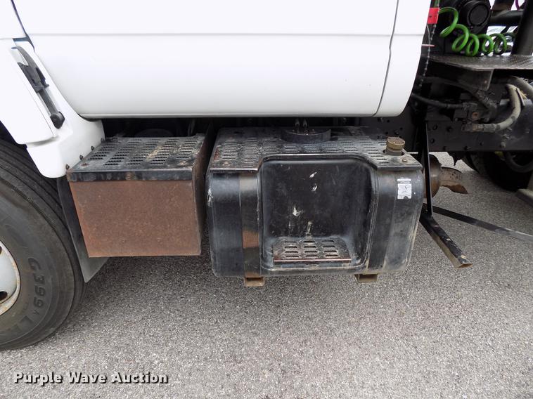 image for item FQ9007 2002 GMC C8500 semi truck