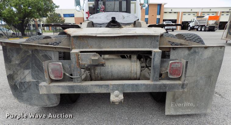 image for item FQ9007 2002 GMC C8500 semi truck