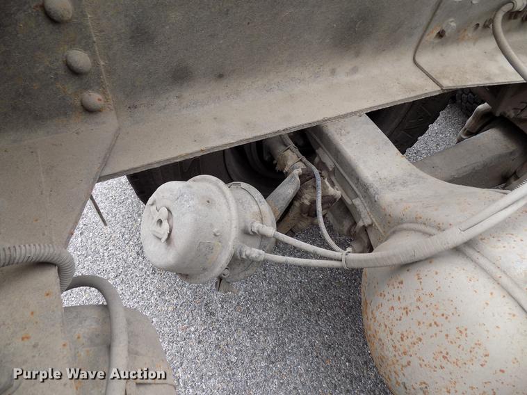 image for item FQ9007 2002 GMC C8500 semi truck