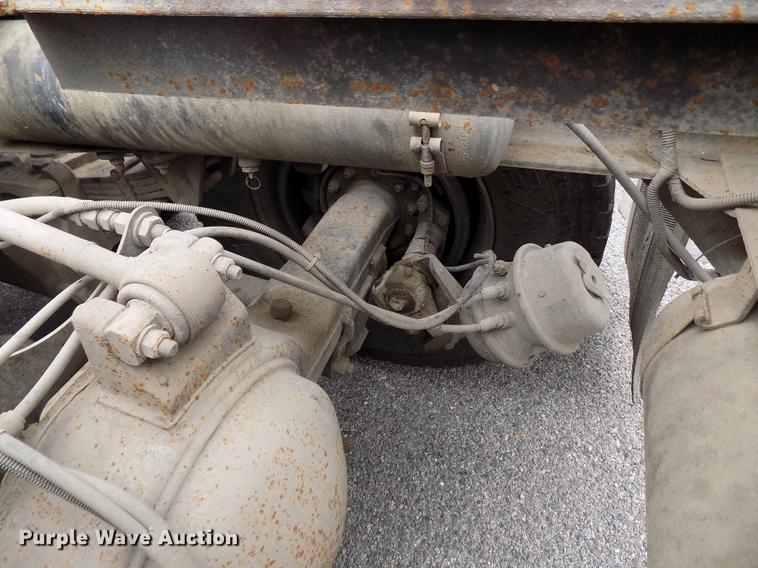 image for item FQ9007 2002 GMC C8500 semi truck