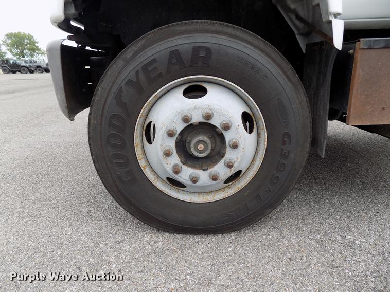 image for item FQ9007 2002 GMC C8500 semi truck