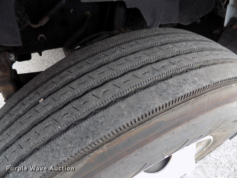 image for item FQ9007 2002 GMC C8500 semi truck