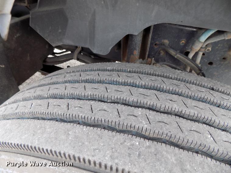 image for item FQ9007 2002 GMC C8500 semi truck