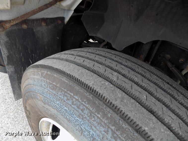 image for item FQ9007 2002 GMC C8500 semi truck