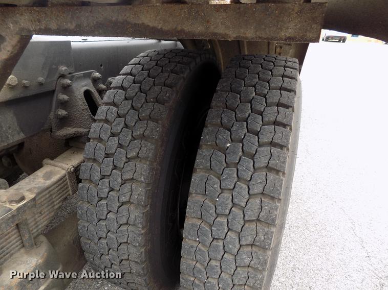 image for item FQ9007 2002 GMC C8500 semi truck