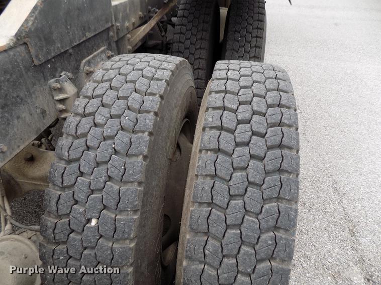 image for item FQ9007 2002 GMC C8500 semi truck