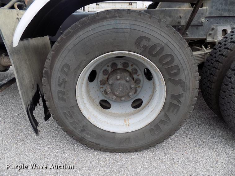 image for item FQ9007 2002 GMC C8500 semi truck