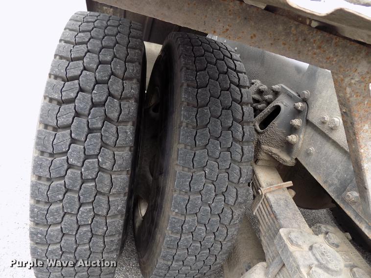 image for item FQ9007 2002 GMC C8500 semi truck