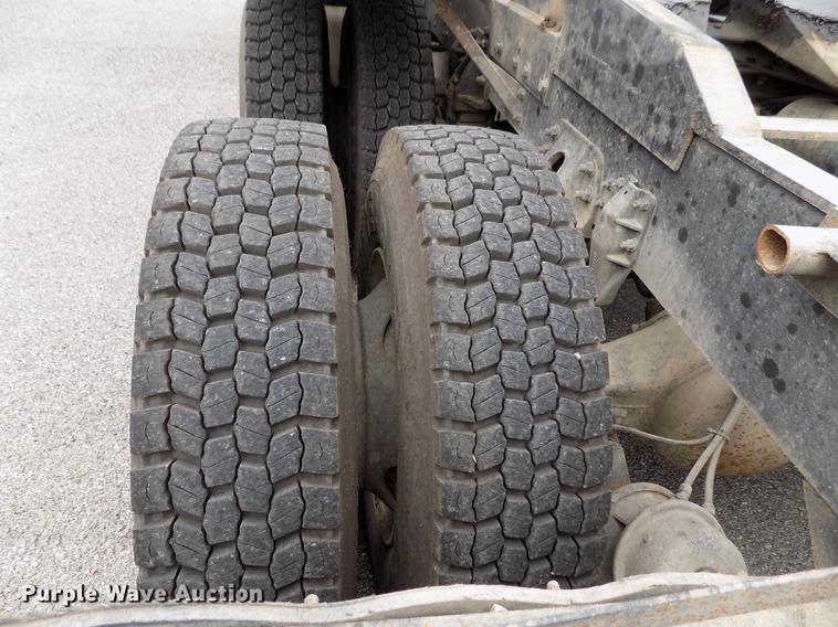 image for item FQ9007 2002 GMC C8500 semi truck