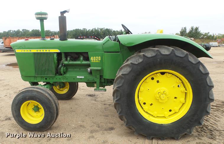 image for item AM9199 John Deere 4020 row crop tractor