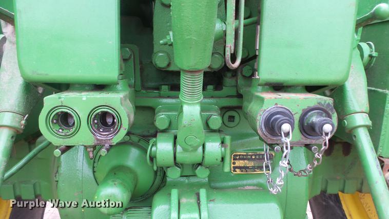 image for item AM9199 John Deere 4020 row crop tractor