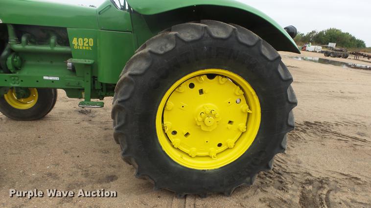 image for item AM9199 John Deere 4020 row crop tractor