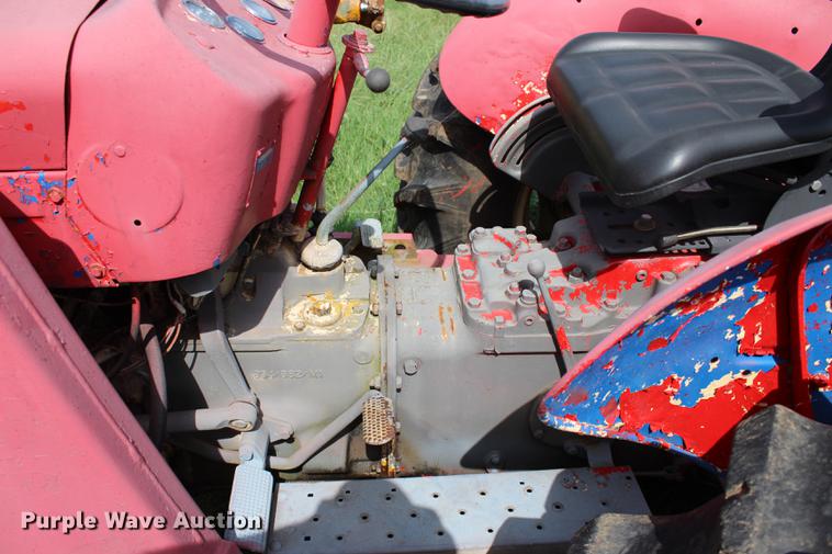 image for item BE9332 Massey-Ferguson tractor