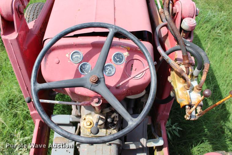 image for item BE9332 Massey-Ferguson tractor