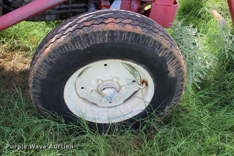 image for item BE9332 Massey-Ferguson tractor