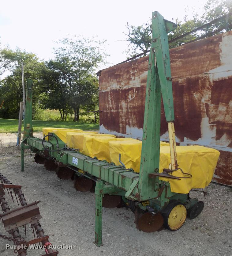 image for item DB8573 John Deere 7100 Max Emerge planter