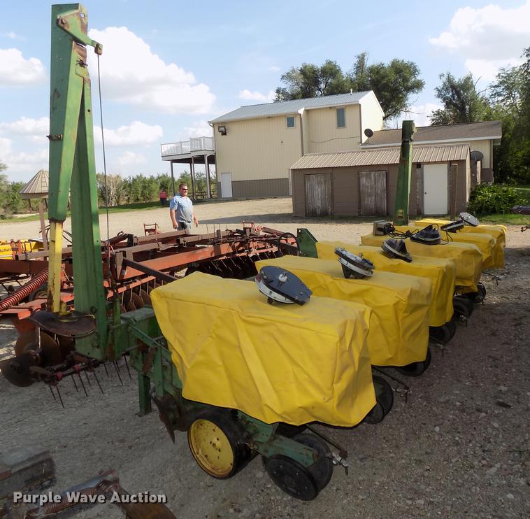 image for item DB8573 John Deere 7100 Max Emerge planter