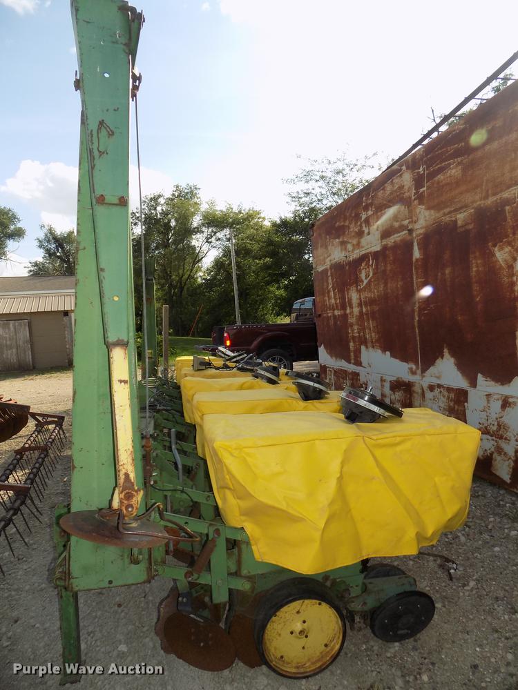 image for item DB8573 John Deere 7100 Max Emerge planter