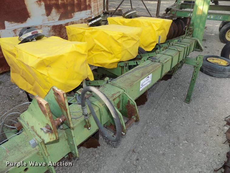 image for item DB8573 John Deere 7100 Max Emerge planter