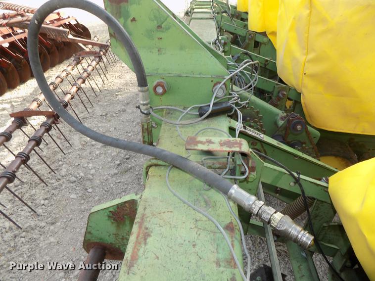 image for item DB8573 John Deere 7100 Max Emerge planter