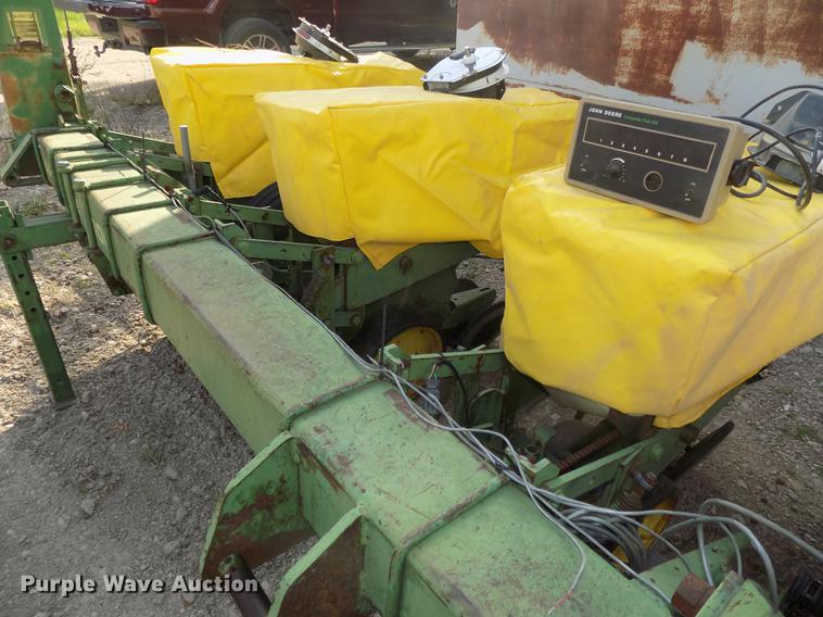 image for item DB8573 John Deere 7100 Max Emerge planter