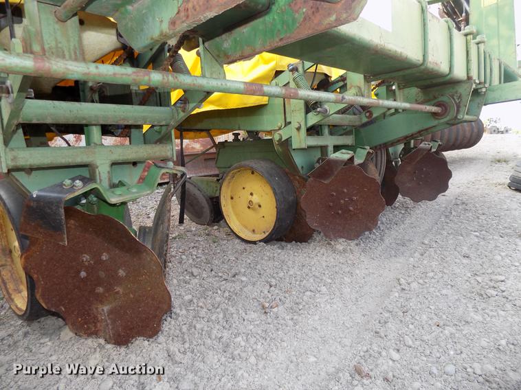 image for item DB8573 John Deere 7100 Max Emerge planter