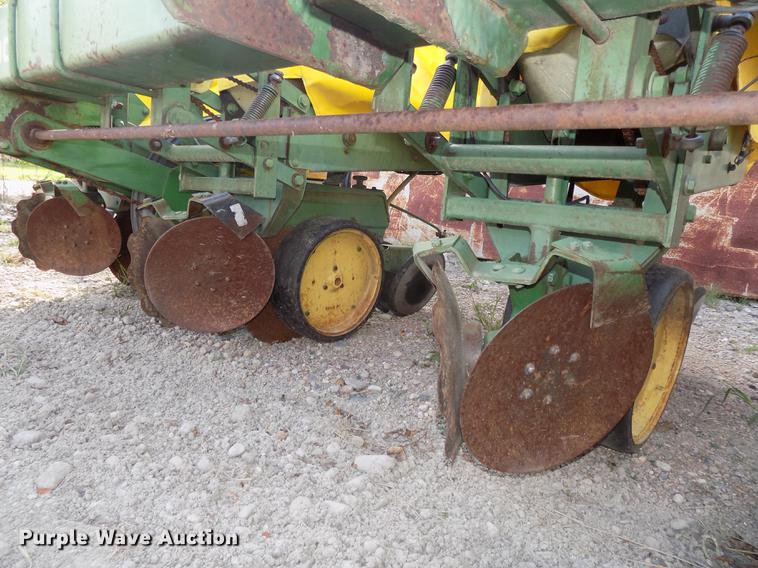image for item DB8573 John Deere 7100 Max Emerge planter
