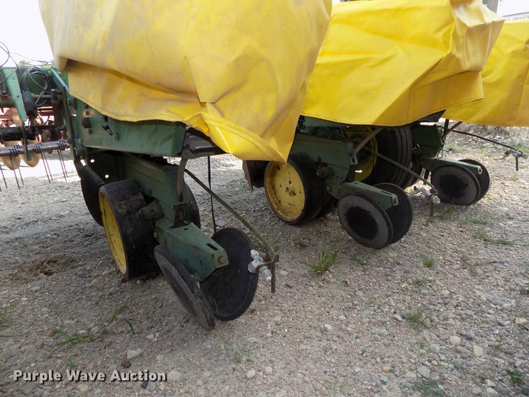 image for item DB8573 John Deere 7100 Max Emerge planter