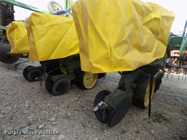 image for item DB8573 John Deere 7100 Max Emerge planter