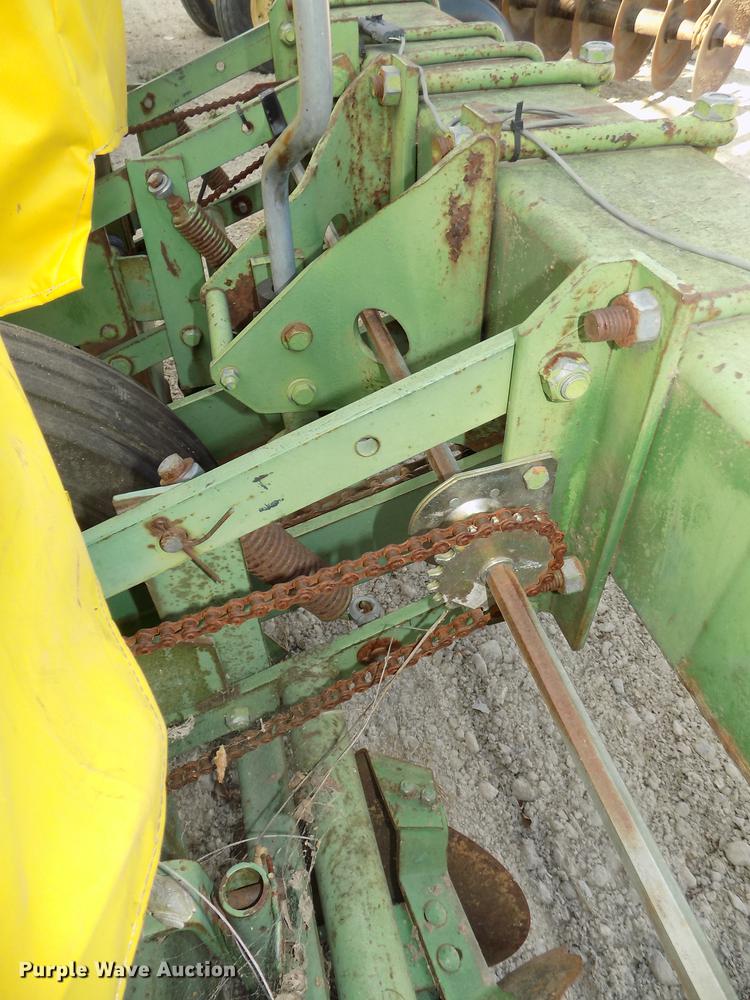 image for item DB8573 John Deere 7100 Max Emerge planter