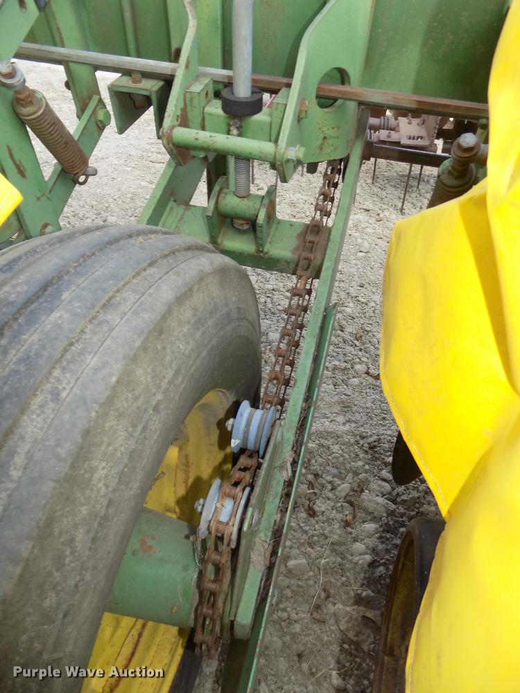 image for item DB8573 John Deere 7100 Max Emerge planter