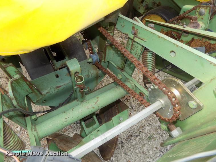 image for item DB8573 John Deere 7100 Max Emerge planter