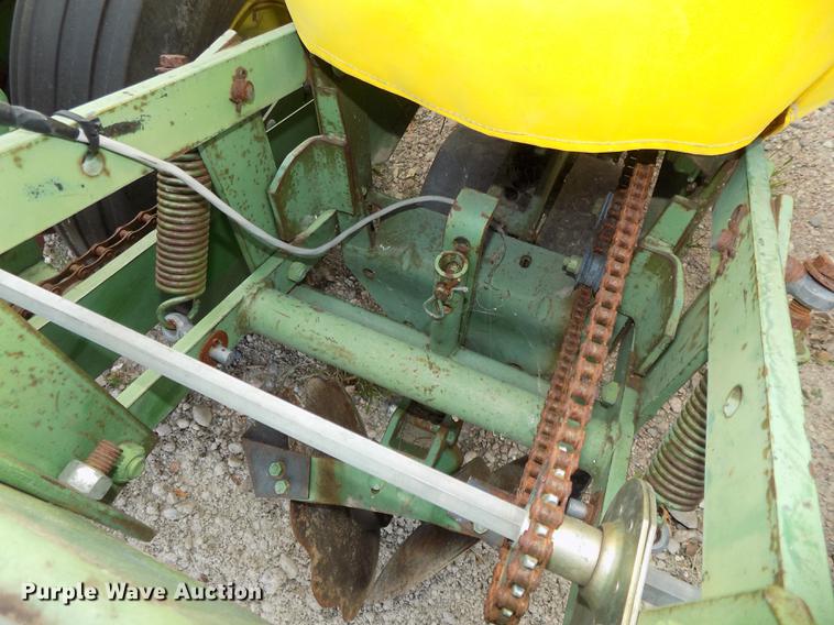 image for item DB8573 John Deere 7100 Max Emerge planter