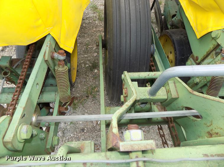 image for item DB8573 John Deere 7100 Max Emerge planter