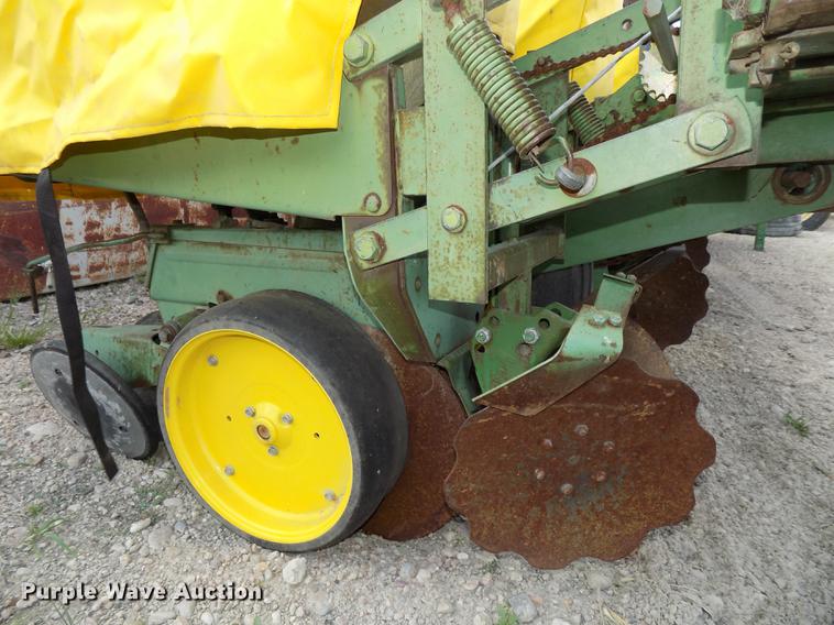 image for item DB8573 John Deere 7100 Max Emerge planter