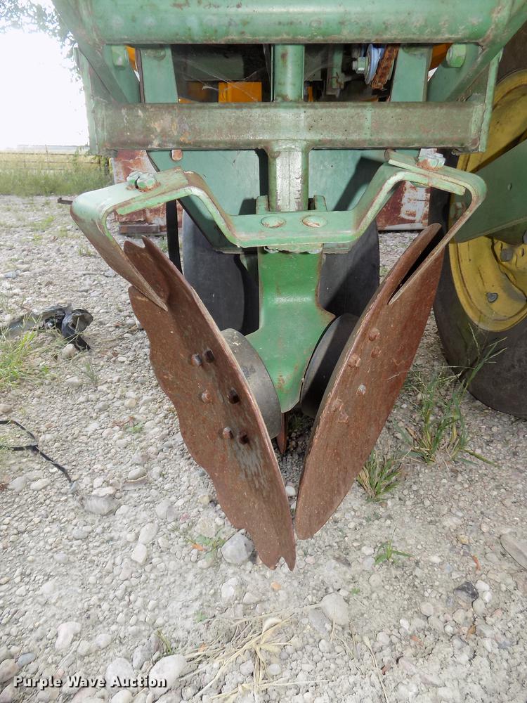image for item DB8573 John Deere 7100 Max Emerge planter